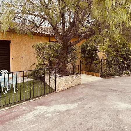 Provencale Calme Avec Piscine Privee *