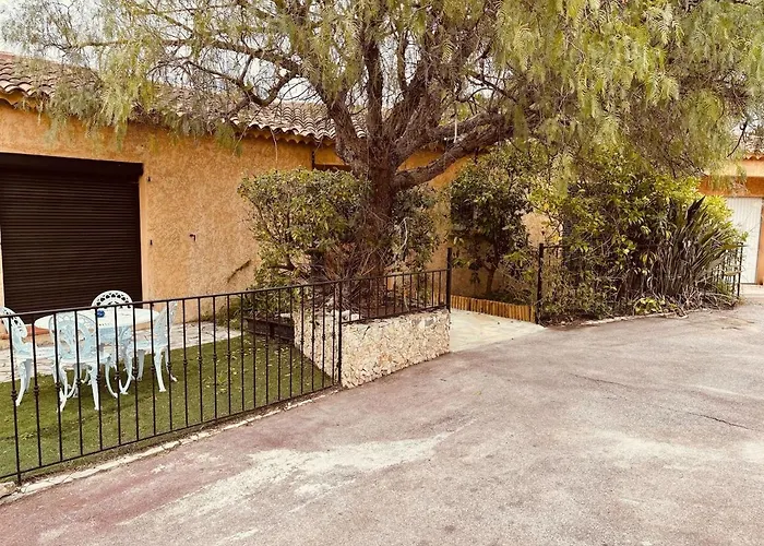 Provençale Calme Avec Piscine Privée *